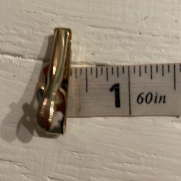 Vintage-1960s-1.25” x 0.25” AMF Magic Triangle gold tone/red enamel tie clip/bar - Picture 11 of 11
